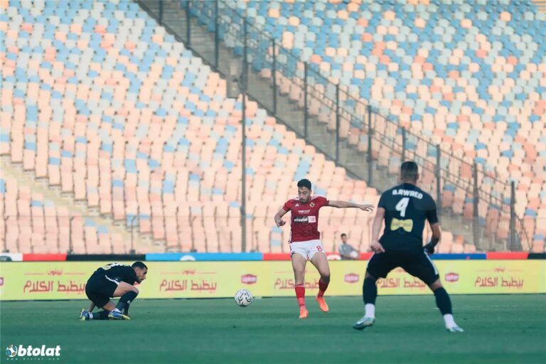 تقارير تكشف تطورًا جديدًا في رحيل أكرم توفيق إلى الدوري القطري