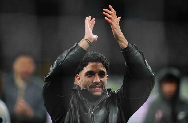 بالصور| مرموش يودع جماهير فرانكفورت قبل انتقاله إلى مانشستر سيتي.. ويظهر باكيًا 7 بالصور| مرموش يودع جماهير فرانكفورت قبل انتقاله إلى مانشستر سيتي.. ويظهر باكيًا