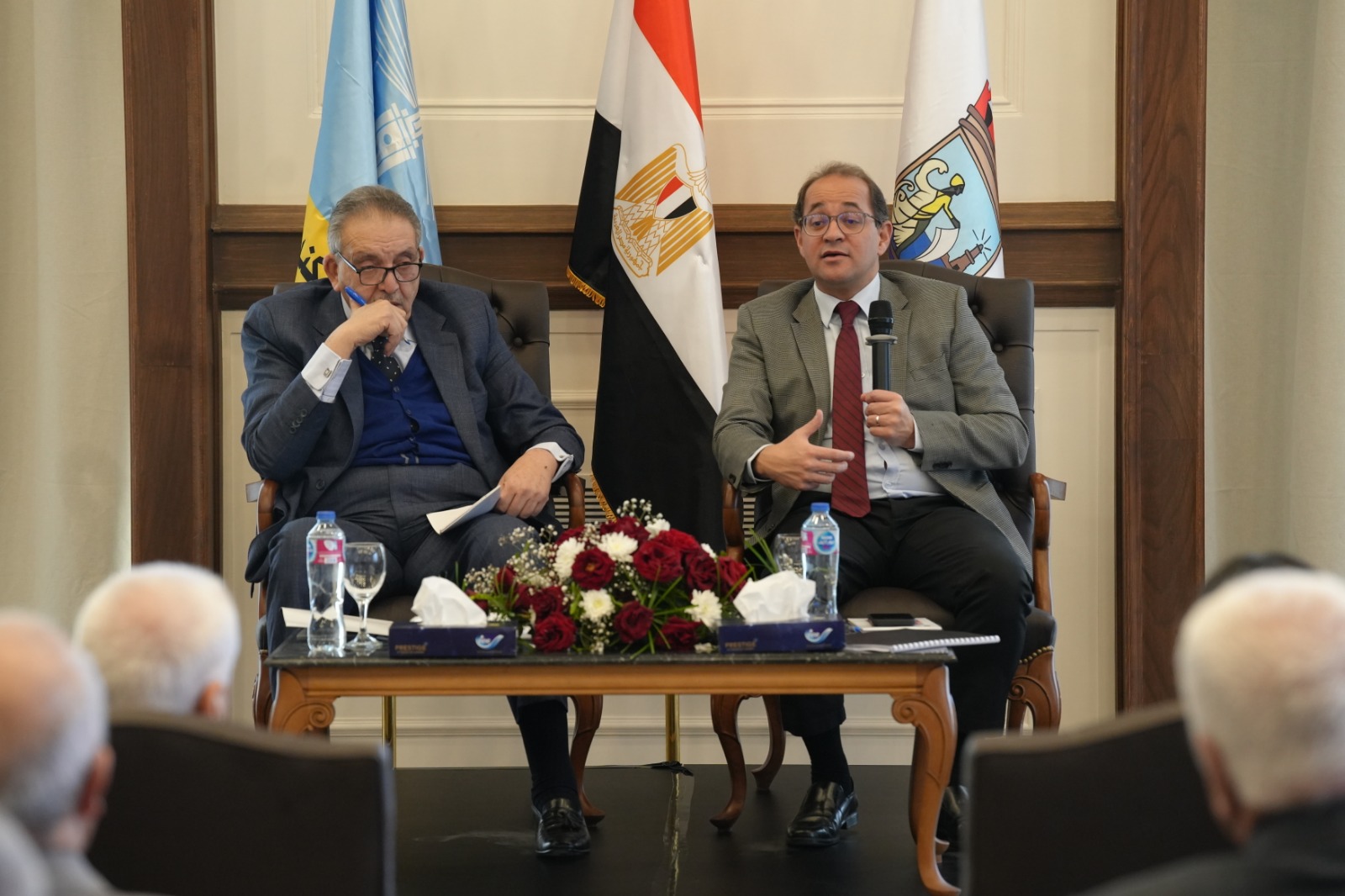 سنعمل سويًا لدفع وتنمية دور القطاع الخاص ودعمه للمنافسة الدولية 1 سنعمل سويًا لدفع وتنمية دور القطاع الخاص ودعمه للمنافسة الدولية