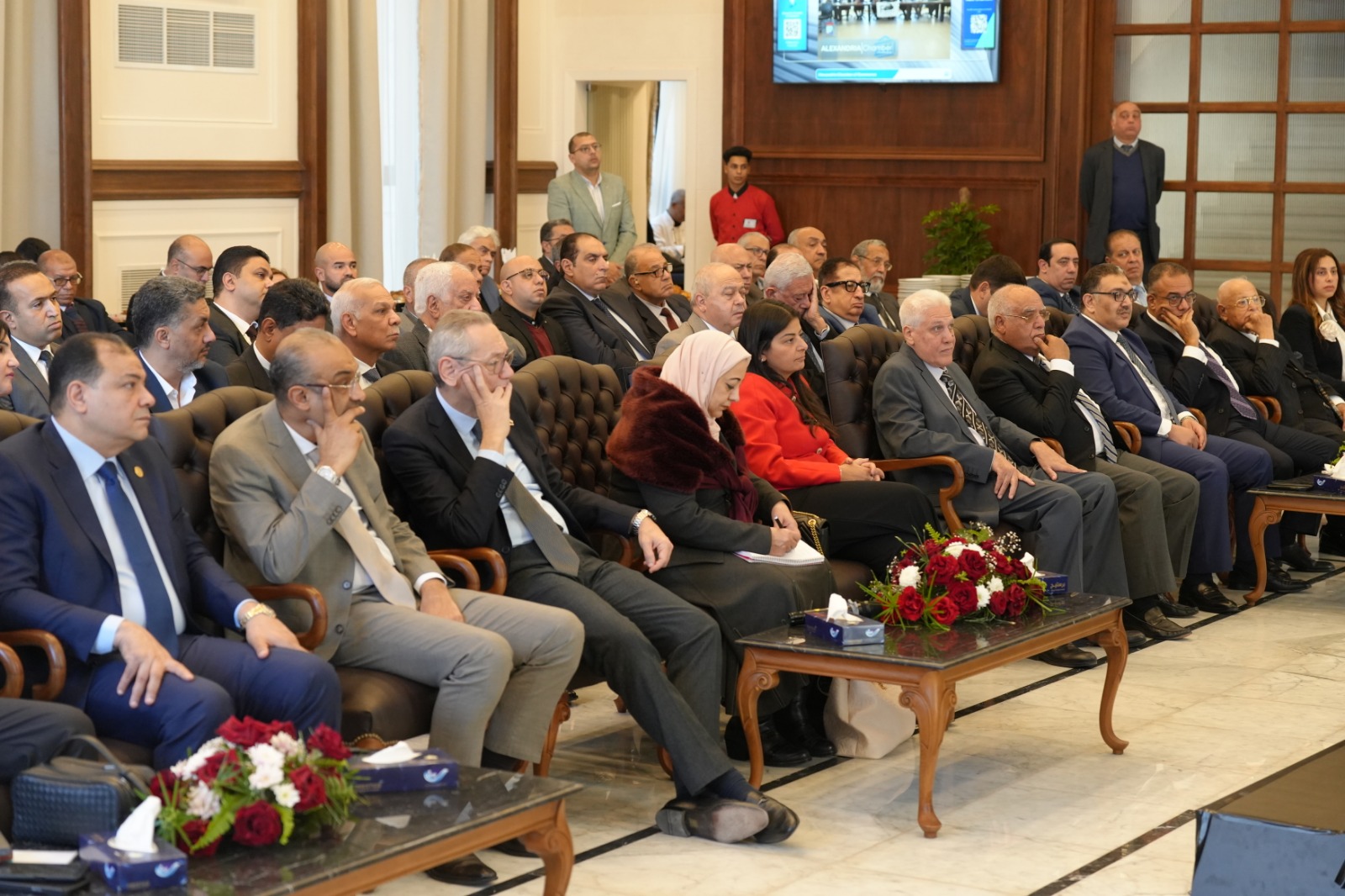 سنعمل سويًا لدفع وتنمية دور القطاع الخاص ودعمه للمنافسة الدولية 9 سنعمل سويًا لدفع وتنمية دور القطاع الخاص ودعمه للمنافسة الدولية