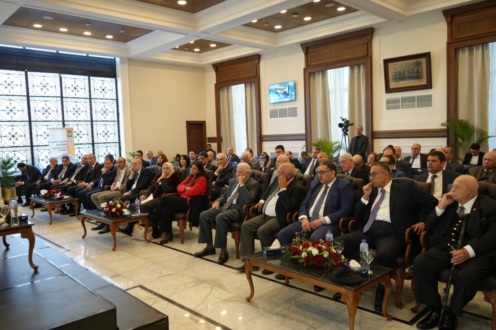 سنعمل سويًا لدفع وتنمية دور القطاع الخاص ودعمه للمنافسة الدولية 14 سنعمل سويًا لدفع وتنمية دور القطاع الخاص ودعمه للمنافسة الدولية