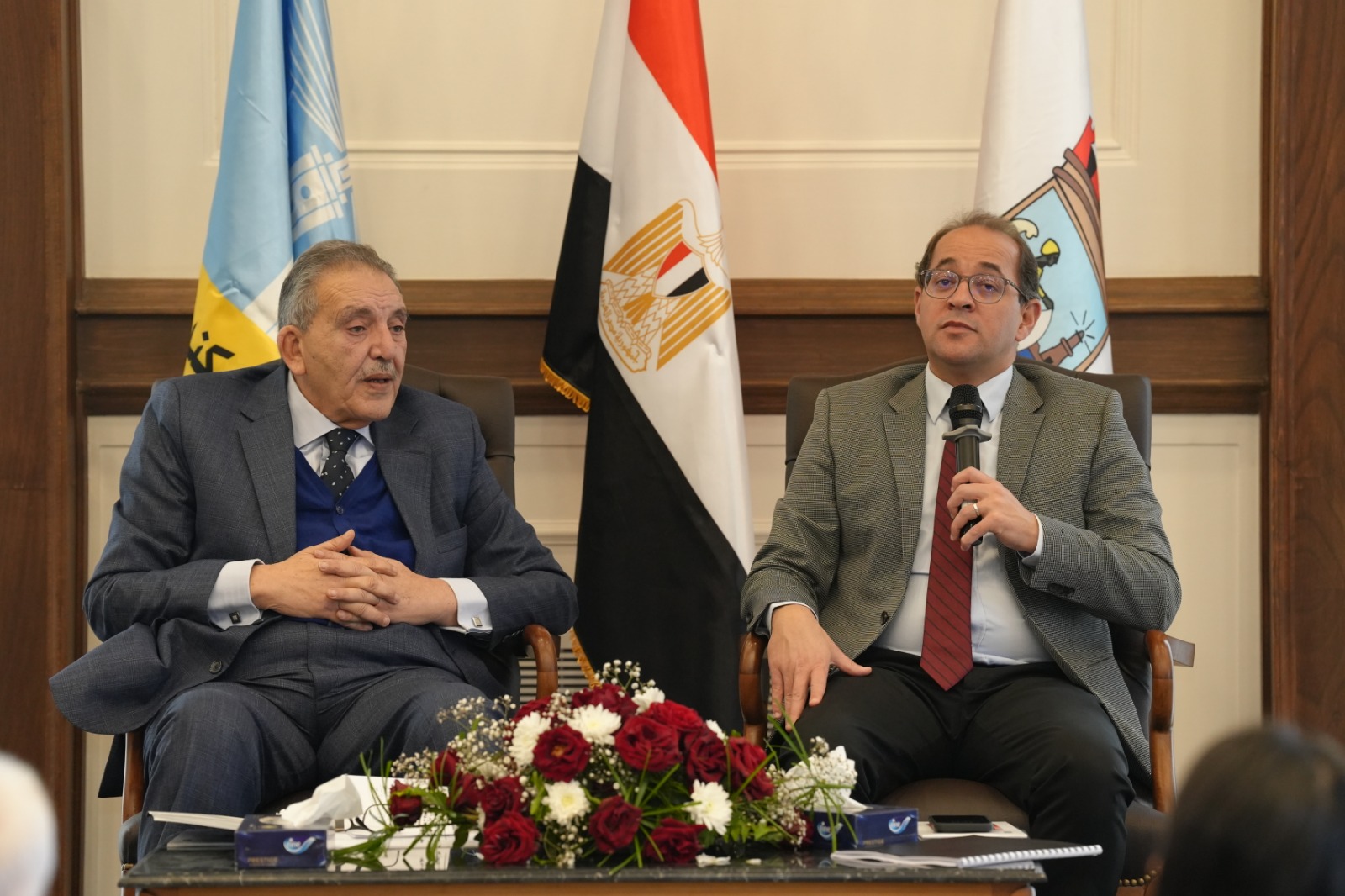 سنعمل سويًا لدفع وتنمية دور القطاع الخاص ودعمه للمنافسة الدولية 16 سنعمل سويًا لدفع وتنمية دور القطاع الخاص ودعمه للمنافسة الدولية