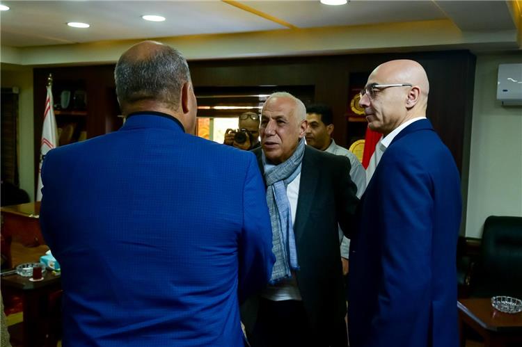 بالصور | هاني أبو ريدة يزور الزمالك ويجتمع مع حسين لبيب