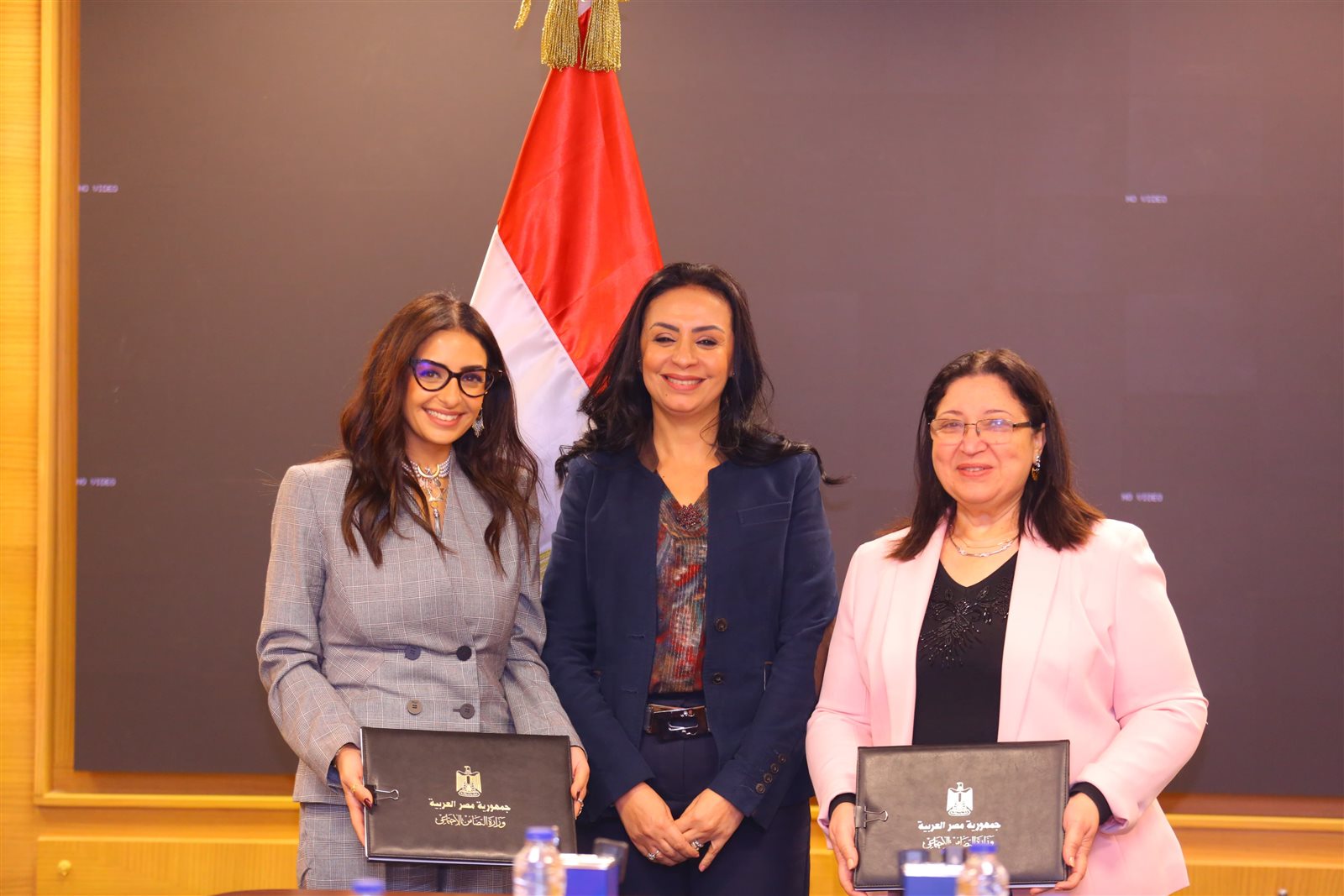 وزيرة التضامن تشهد توقيع بروتوكول تعاون مع مؤسسة ساويرس للتوسع في برنامج «باب أمل» 5 وزيرة التضامن تشهد توقيع بروتوكول تعاون مع مؤسسة ساويرس للتوسع في برنامج «باب أمل»