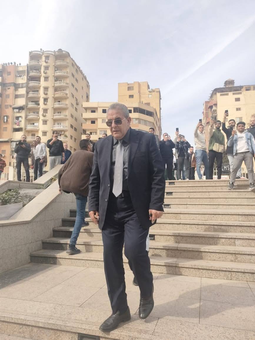 الخطيب وحسن حمدي وطاهر أبوزيد في جنازة ميمي الشربيني|صور 6 الخطيب وحسن حمدي وطاهر أبوزيد في جنازة ميمي الشربيني|صور