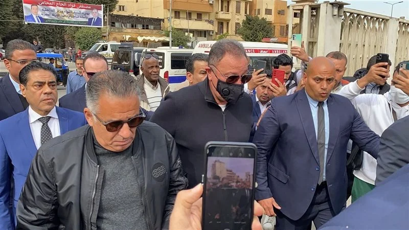 الخطيب وحسن حمدي وطاهر أبوزيد في جنازة ميمي الشربيني|صور 4 الخطيب وحسن حمدي وطاهر أبوزيد في جنازة ميمي الشربيني|صور