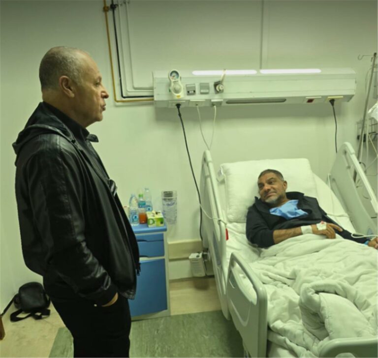 بعد تعرضه لأزمة صحية في القاهرة.. أبو ريدة يطمئن على حالة رئيس الاتحاد الموزمبيقي