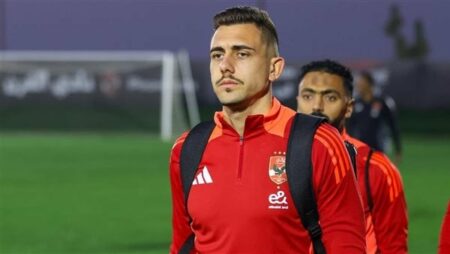 العش وجراديشار على رأس قائمة الأهلي لمباراة بيراميدز في الدوري