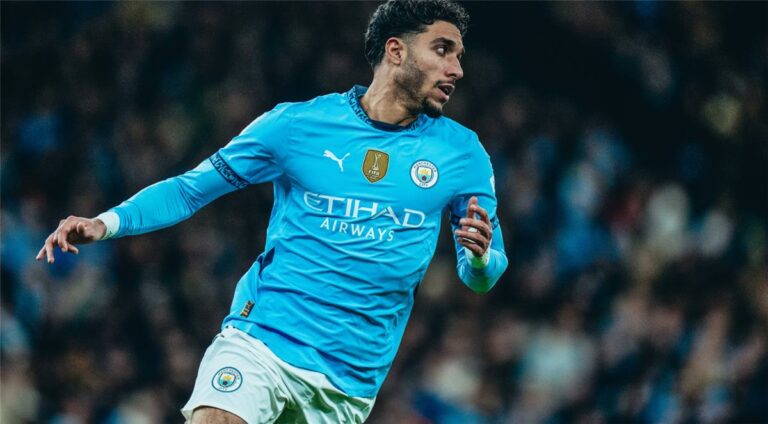 عمر مرموش يشيد بلاعب مانشستر سيتي الخرافي بعد مباراة تشيلسي