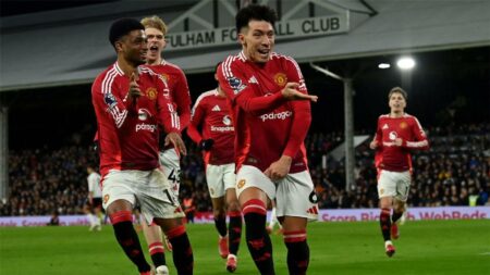 فيديو | ليساندرو مارتينيز ينقذ مانشستر يونايتد ويقوده لفوز صعب على فولهام في الدوري الإنجليزي
