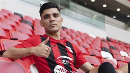 موعد وصول أشرف بن شرقي للقاهرة للإنضمام للأهلي