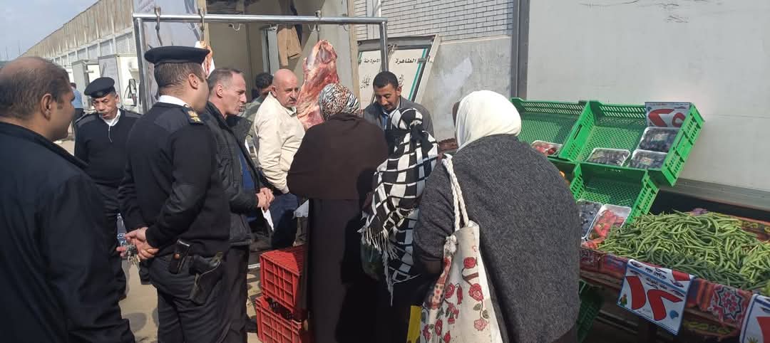 رئيس مدينة الجيزة يتابع انتظام العمل بسوق اليوم الواحد بحي العمرانية.. صور 1 رئيس مدينة الجيزة يتابع انتظام العمل بسوق اليوم الواحد بحي العمرانية.. صور