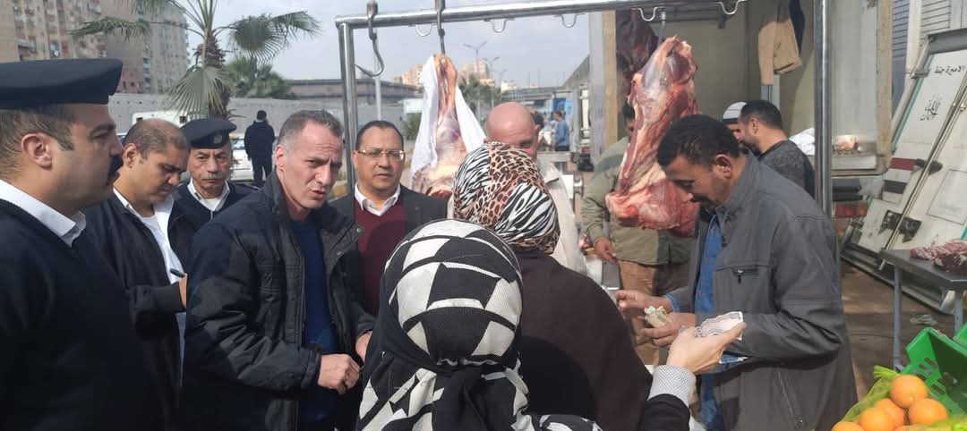 رئيس مدينة الجيزة يتابع انتظام العمل بسوق اليوم الواحد بحي العمرانية.. صور 3 رئيس مدينة الجيزة يتابع انتظام العمل بسوق اليوم الواحد بحي العمرانية.. صور