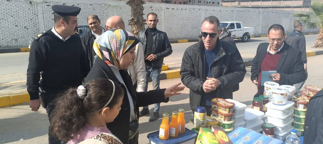 رئيس مدينة الجيزة يتابع انتظام العمل بسوق اليوم الواحد بحي العمرانية.. صور 6 رئيس مدينة الجيزة يتابع انتظام العمل بسوق اليوم الواحد بحي العمرانية.. صور