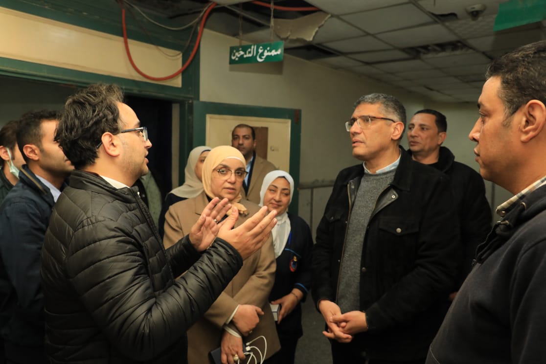 محافظ الجيزة يراجع كشوف الحضور وانتظام إستقبال المرضى بمستشفى التحرير العام 4 محافظ الجيزة يراجع كشوف الحضور وانتظام إستقبال المرضى بمستشفى التحرير العام