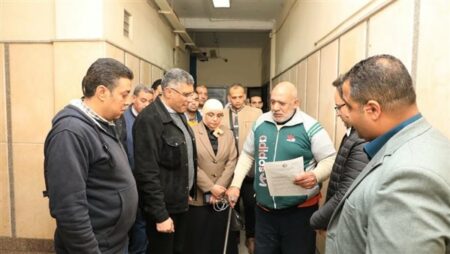 محافظ الجيزة يراجع كشوف الحضور وانتظام إستقبال المرضى بمستشفى التحرير العام