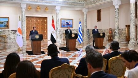تفاصيل القمة المصرية اليونانية القبرصية بقصر الاتحادية .. صور