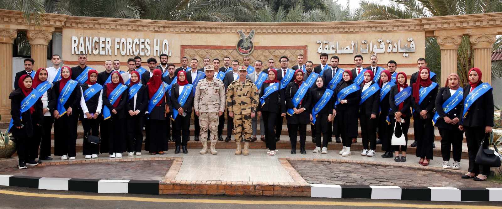 القوات المسلحة تنظم زيارة لوفد من الإعلاميين وطلبة الجامعات لقيادة قوات الصاعقة.. شاهد 7 القوات المسلحة تنظم زيارة لوفد من الإعلاميين وطلبة الجامعات لقيادة قوات الصاعقة.. شاهد