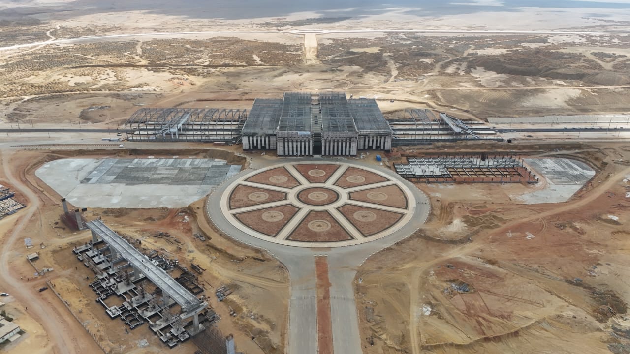 أعمال تنفيذ الخط الأول من شبكة القطار الكهربائي السريع.. صور 12 أعمال تنفيذ الخط الأول من شبكة القطار الكهربائي السريع.. صور