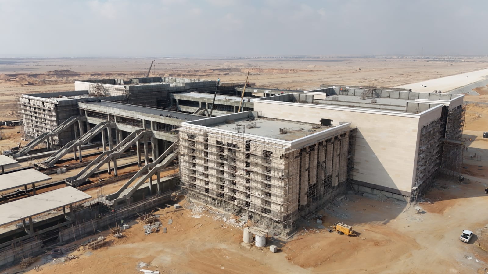 أعمال تنفيذ الخط الأول من شبكة القطار الكهربائي السريع.. صور 3 أعمال تنفيذ الخط الأول من شبكة القطار الكهربائي السريع.. صور