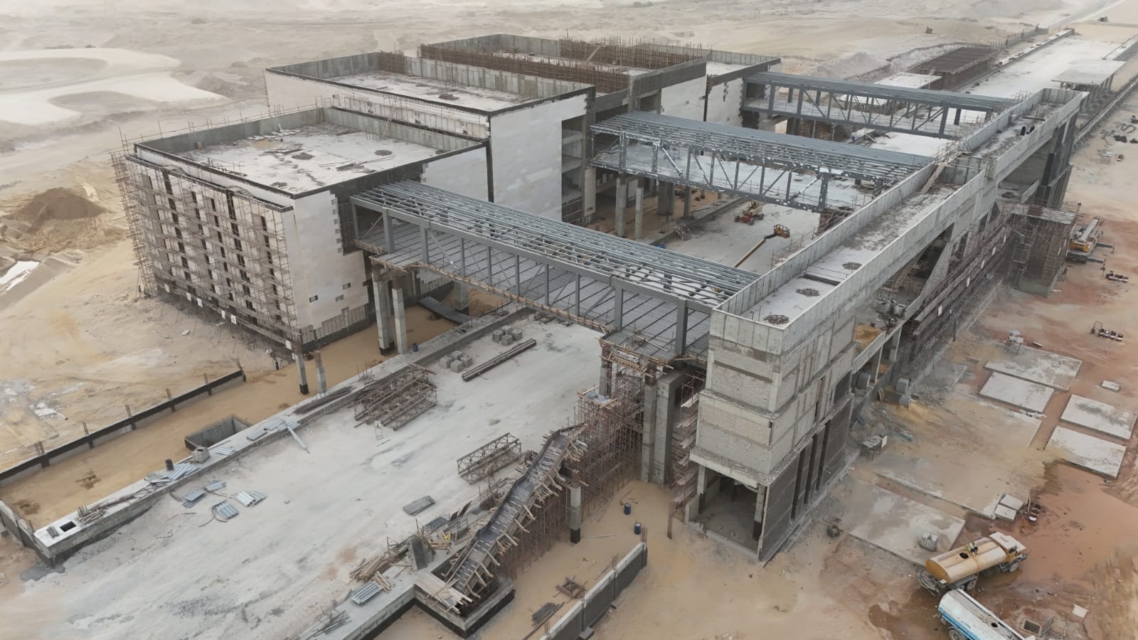 أعمال تنفيذ الخط الأول من شبكة القطار الكهربائي السريع.. صور 11 أعمال تنفيذ الخط الأول من شبكة القطار الكهربائي السريع.. صور