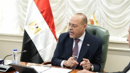 وزير العمل يلتقي نائبين لبحث الملفات المشتركة
