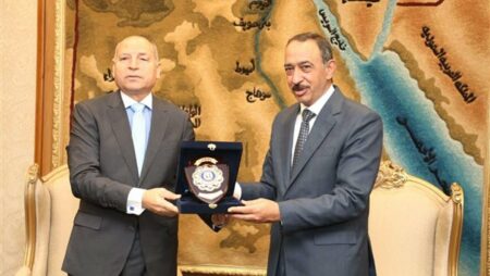 محافظ القاهرة يهنئ مدير أمن العاصمة بمناسبة الاحتفال بالذكرى الـ73 لعيد الشرطة