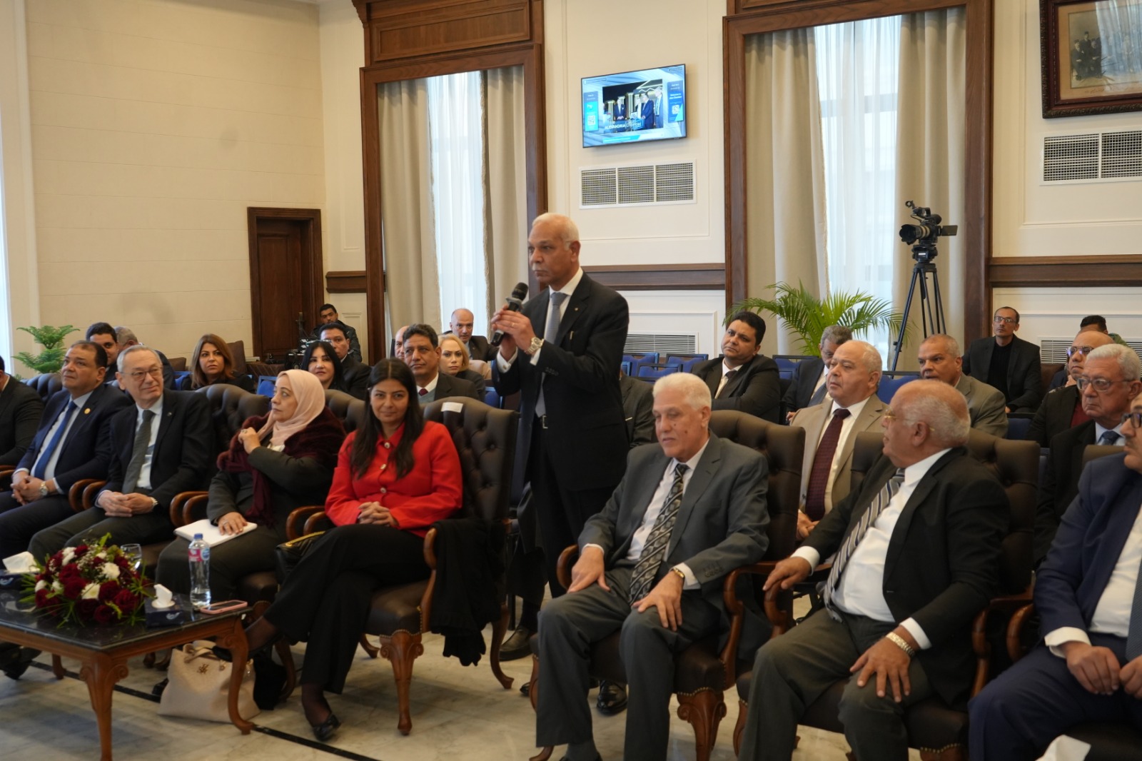 سنعمل سويًا لدفع وتنمية دور القطاع الخاص ودعمه للمنافسة الدولية 4 سنعمل سويًا لدفع وتنمية دور القطاع الخاص ودعمه للمنافسة الدولية
