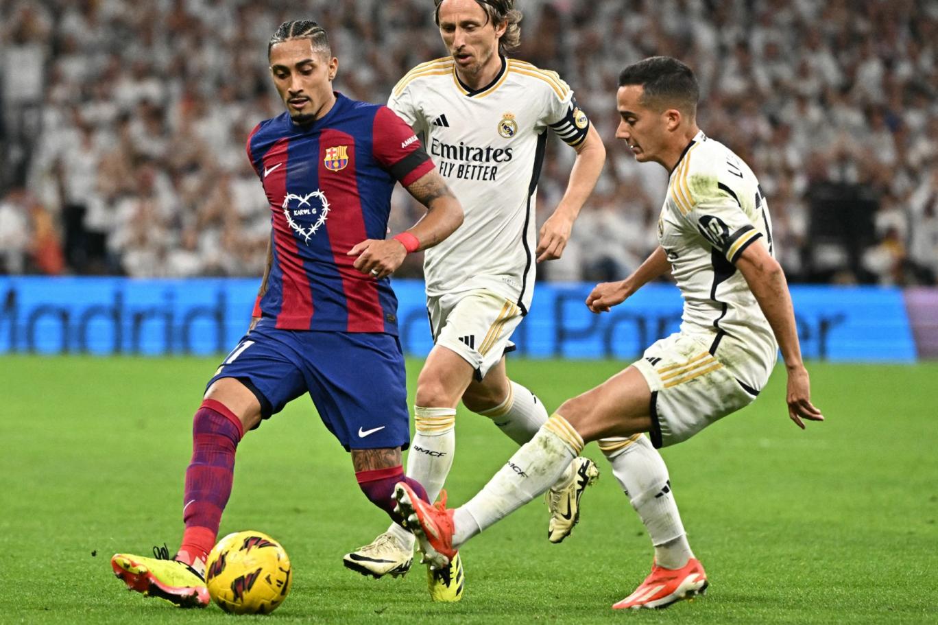 الليلة.. كلاسيكو نهائي كأس السوبر الإسباني بين ريال مدريد وبرشلونة بأجواء عربية 1 الليلة.. كلاسيكو نهائي كأس السوبر الإسباني بين ريال مدريد وبرشلونة بأجواء عربية