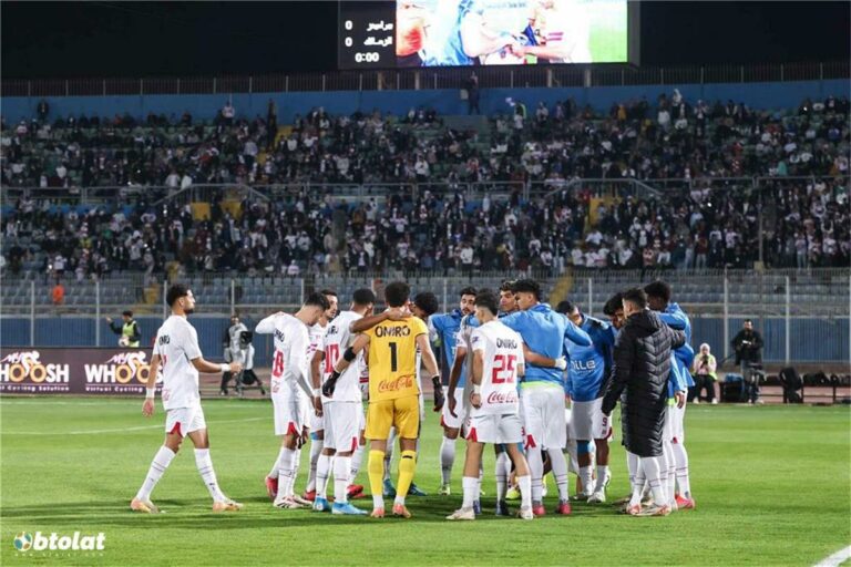 لاعب الزمالك يشتبك مع الجماهير بالأيدي بعد الهزيمة أمام بيراميدز