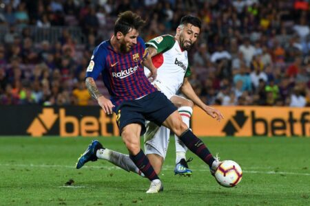 قائمة برشلونة لمباراة ديبورتيفو ألافيس في الدوري الإسباني.. عودة مصاب