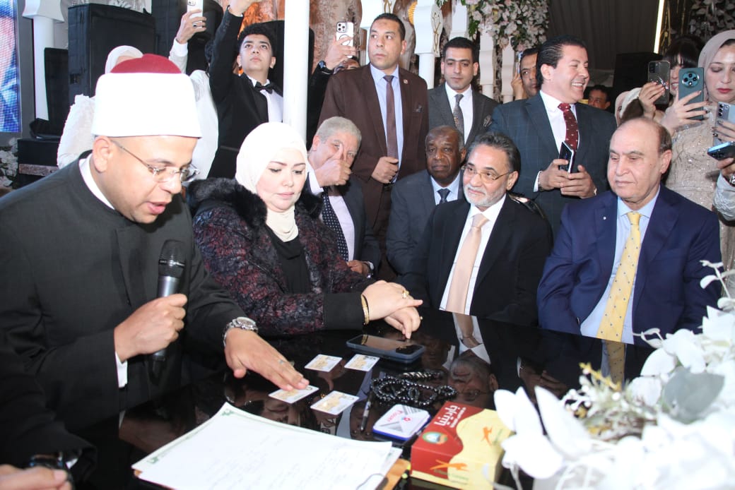 زفاف الزميلة أسماء خليل والدكتور محمود سمير.. الفريق مهاب مميش وعبدالرحيم علي شاهدان على عقد القران 9 زفاف الزميلة أسماء خليل والدكتور محمود سمير.. الفريق مهاب مميش وعبدالرحيم علي شاهدان على عقد القران