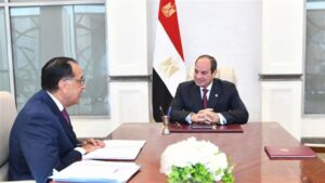 السيسي ومدبولي يتشاوران لإجراء تعديل على تشكيل الحكومة الحالية.. الرئيس يكلف بتحقيق أهداف الأمن القومي والسياسة الخارجية والتنمية الاقتصادية والانتاج