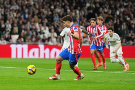 فيديو | الديربي يشتعل.. ألفاريز يسجل هدف أتلتيكو مدريد الأول أمام ريال مدريد