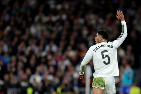 فيديو | بيلينجهام يثير الجدل بسباب بذئ إلى حكم مباراة ريال مدريد وأتلتيكو