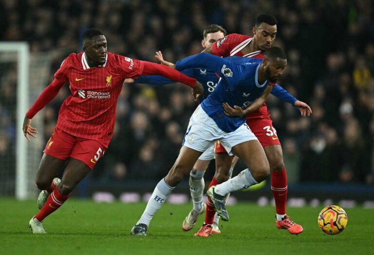 ترتيب الدوري الإنجليزي بعد تعادل ليفربول مع إيفرتون
