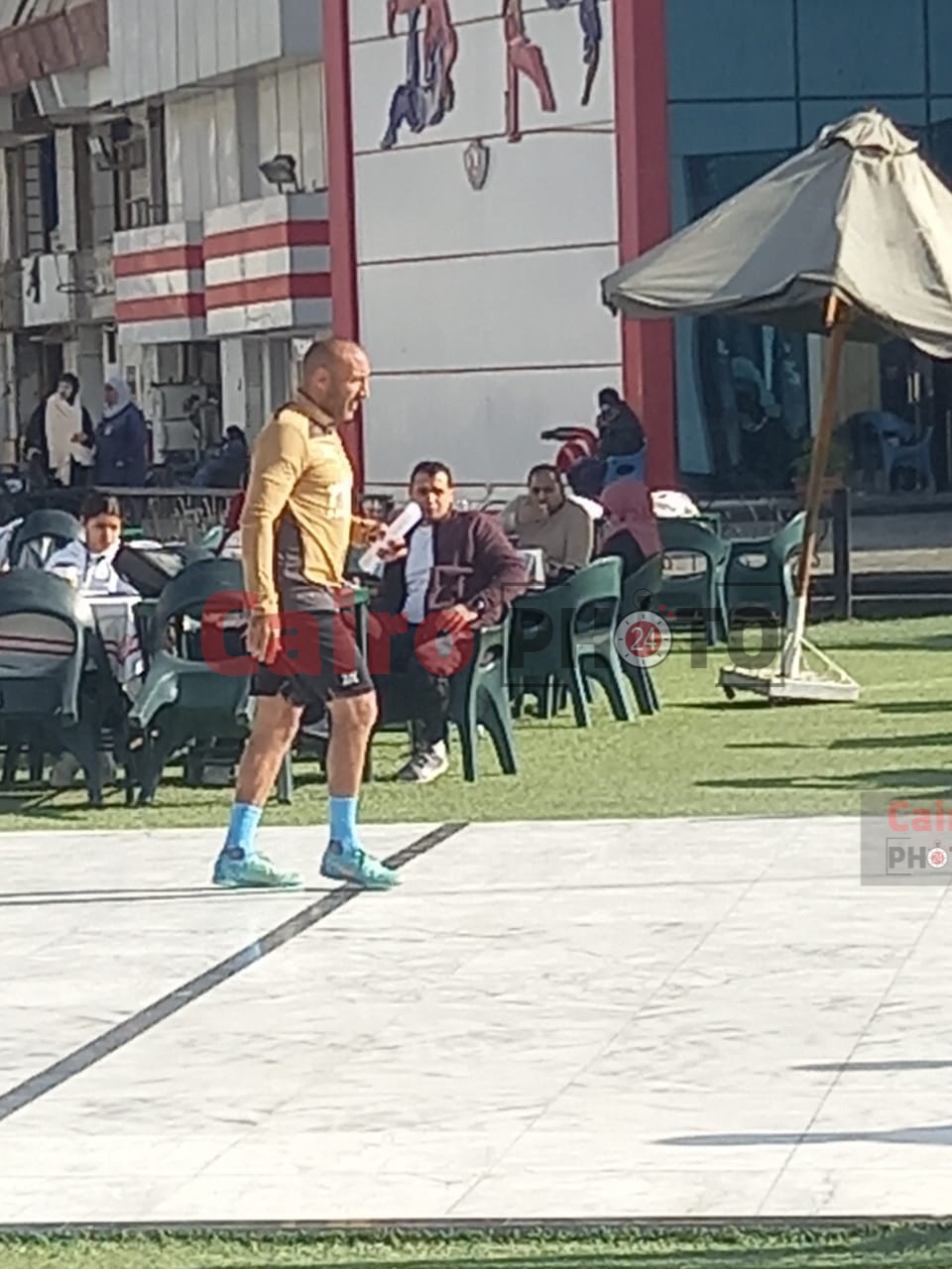 أيمن عبد العزيز يظهر في الزمالك تمهيدًا لبدء مهمته مع بيسيرو 1 <strong alt=