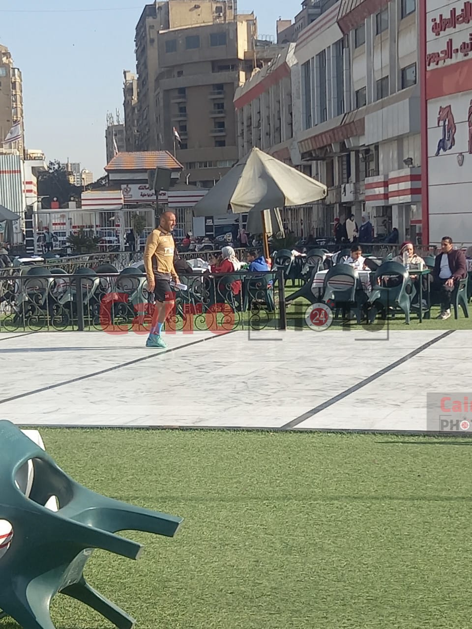 أيمن عبد العزيز يظهر في الزمالك تمهيدًا لبدء مهمته مع بيسيرو 3 <strong alt=