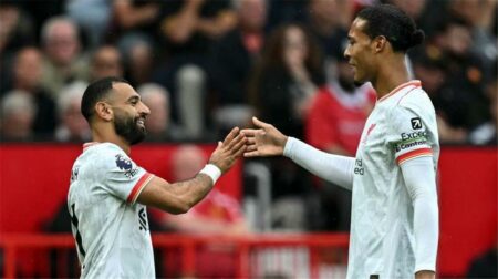 ليفربول يحطم آمال جماهيره بشأن مستقبل محمد صلاح وفان دايك