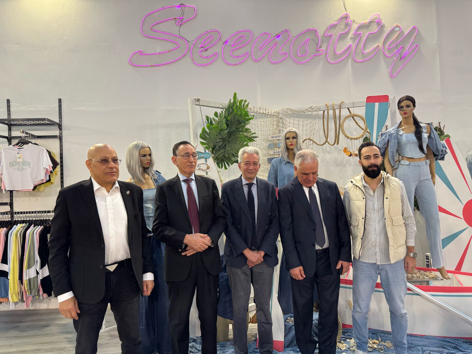وزير التجارة والاقتصاد الليبي يتفقد معرض"كايرو فاشون اند تكس" للملابس والأقمشة.. صور 2 وزير التجارة والاقتصاد الليبي يتفقد معرض"كايرو فاشون اند تكس" للملابس والأقمشة.. صور