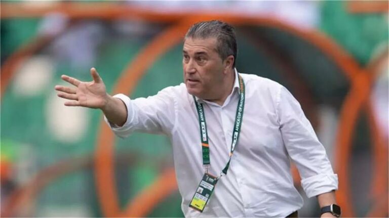 بيسيرو يقود مرانه الأول في الزمالك ويجتمع مع عبد الواحد السيد