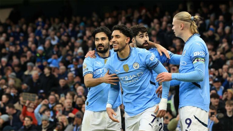 لاعب مانشستر سيتي مشيدًا بـ عمر مرموش بعد الهاتريك: النادي لم يدفع الأموال هباءً
