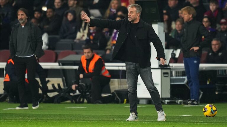 فليك يرد بشكل قاطع على أزمة التحكيم في مباراة برشلونة ورايو فاليكانو.. وتأديب كوندي