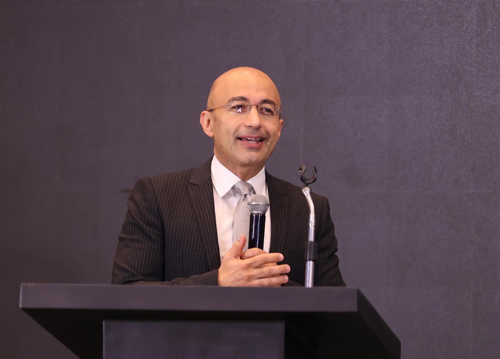 وزير الاتصالات يشهد توقيع اتفاقيات استراتيجية بين المصرية للاتصالات وأورنچ مصر 2 وزير الاتصالات يشهد توقيع اتفاقيات استراتيجية بين المصرية للاتصالات وأورنچ مصر