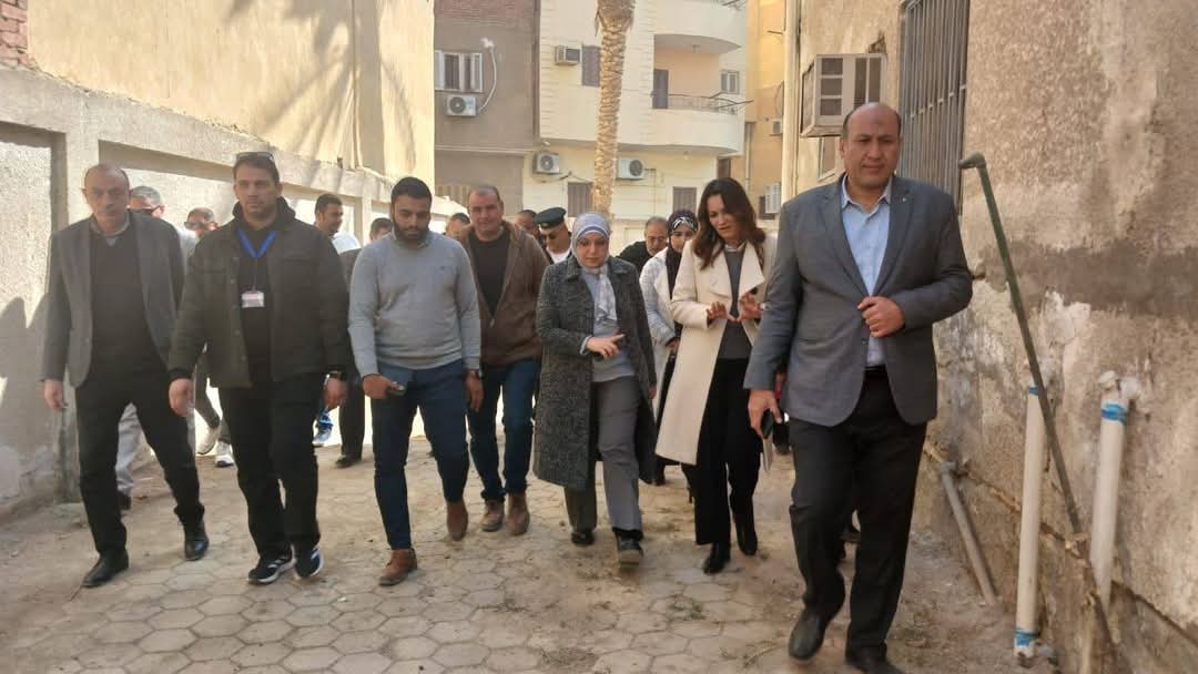 بالصور.. نائب محافظ الجيزة تتفقد الخدمات المقدمة للمواطنين بكفر غطاطي بالهرم 4 بالصور.. نائب محافظ الجيزة تتفقد الخدمات المقدمة للمواطنين بكفر غطاطي بالهرم
