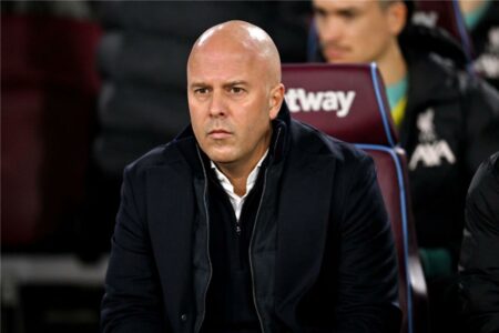 ديلي ميل: سلوت يرد على اتهام الاتحاد الإنجليزي بسوء سلوكه أمام إيفرتون