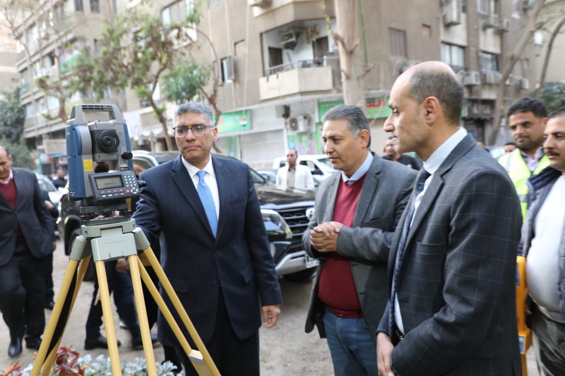 جولة تفقدية لمحافظ الجيزة بمركز معلومات شبكات المرافق 4 جولة تفقدية لمحافظ الجيزة بمركز معلومات شبكات المرافق