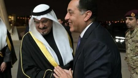 رئيس الوزراء يصل الكويت في زيارة رسمية لتعزيز التعاون المشترك