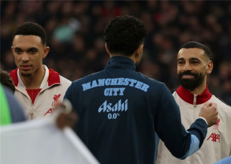 لاعب إيفرتون السابق: محمد صلاح ظاهرة.. وعمر مرموش يمتلك مهارة كبيرة
