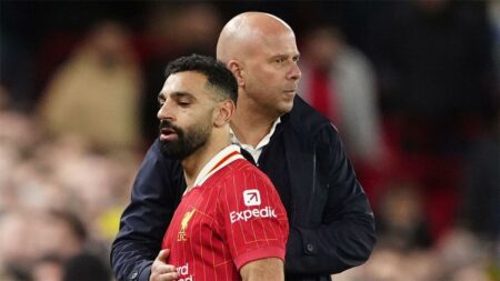 مو لا يشبه أحد.. سلوت يعلق على حظوظ محمد صلاح في الفوز بالكرة الذهبية